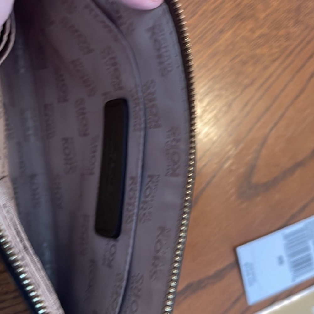 Michael Kors clutch - Picture 4 of 5